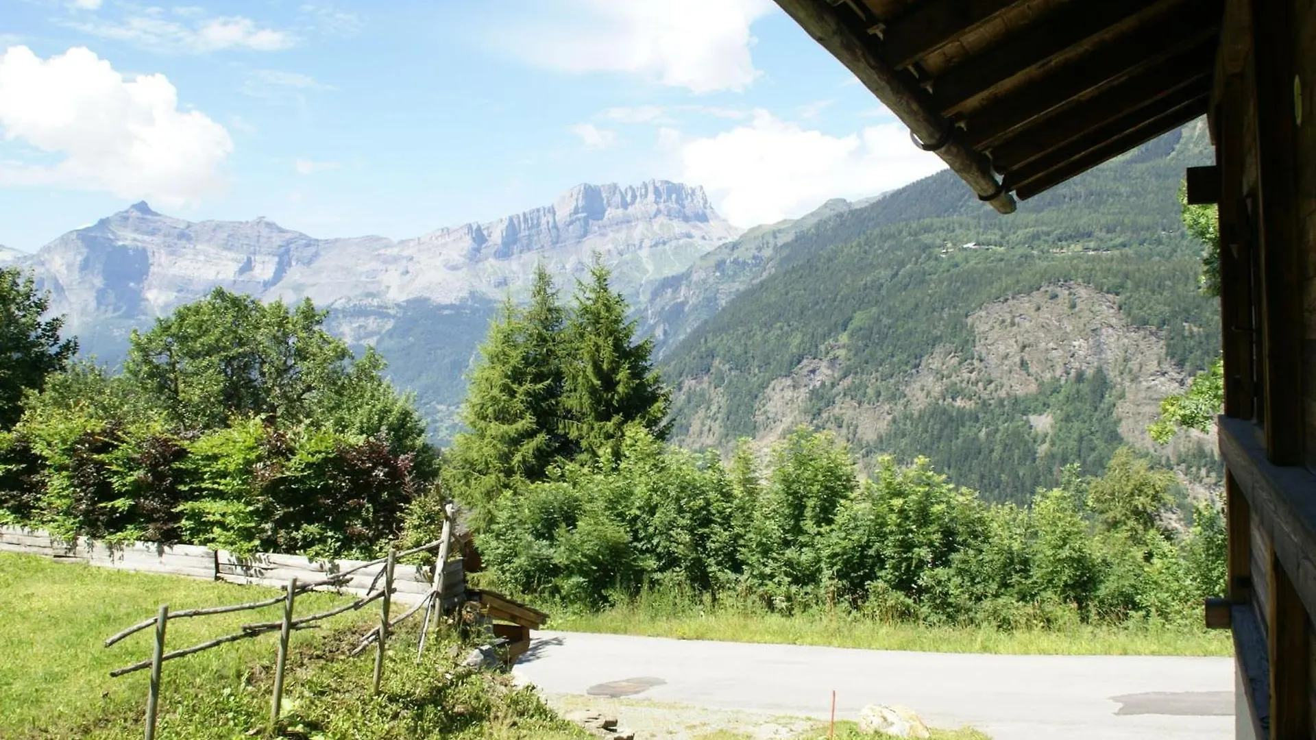 Peaceful Chalet In Les Houches With Mountain Views 0*,