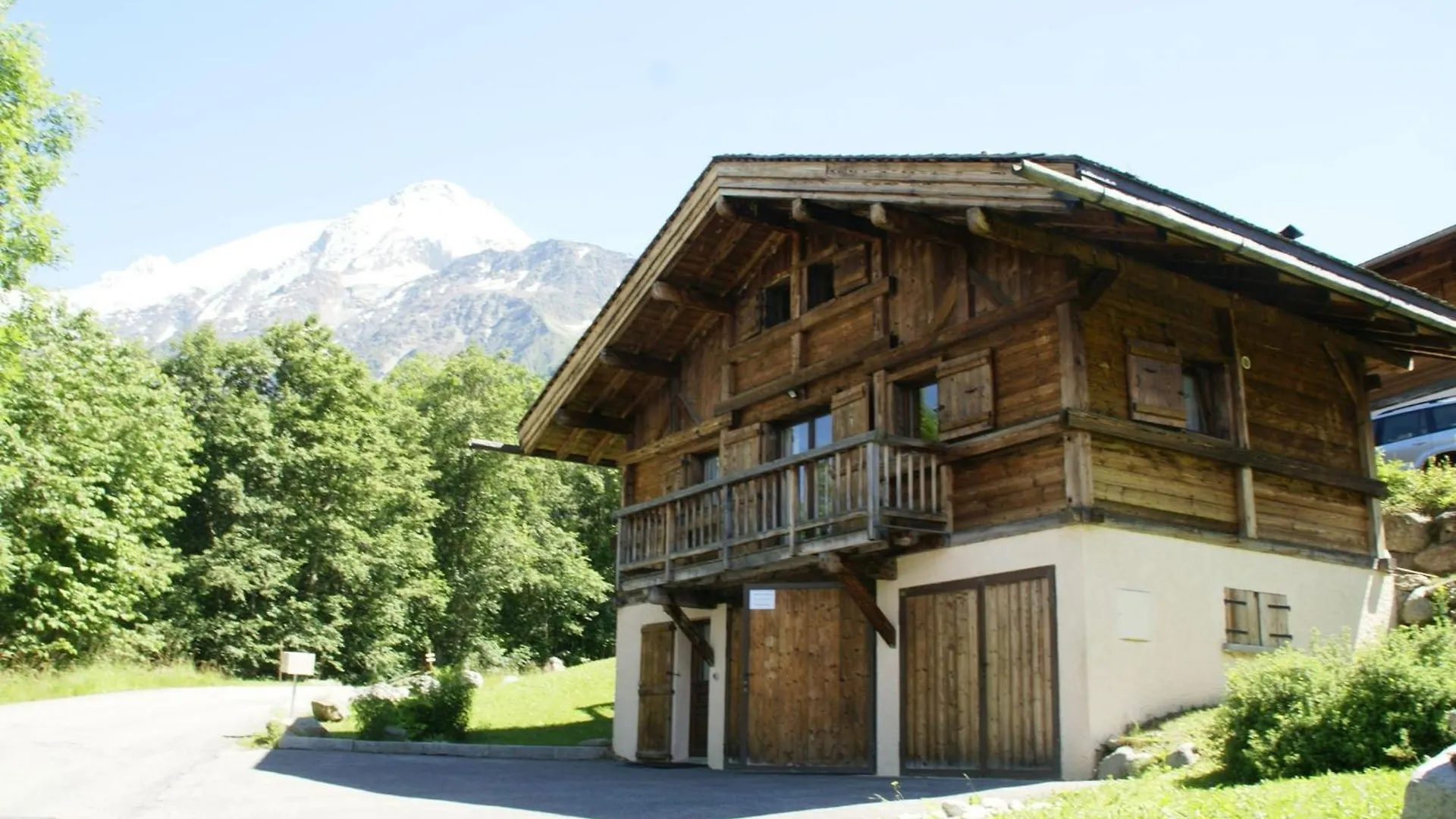 Peaceful Chalet In Les Houches With Mountain Views